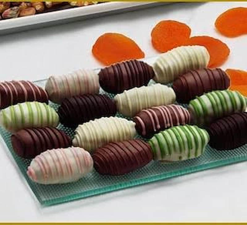 تصویر 3 از خرما شکلاتی با مغز بادام مناسب پذیرایی شیک